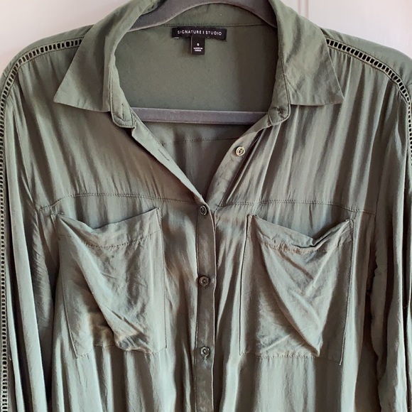 Signature Studio Button Up with Sleeve Detail - Picture 5 of 8